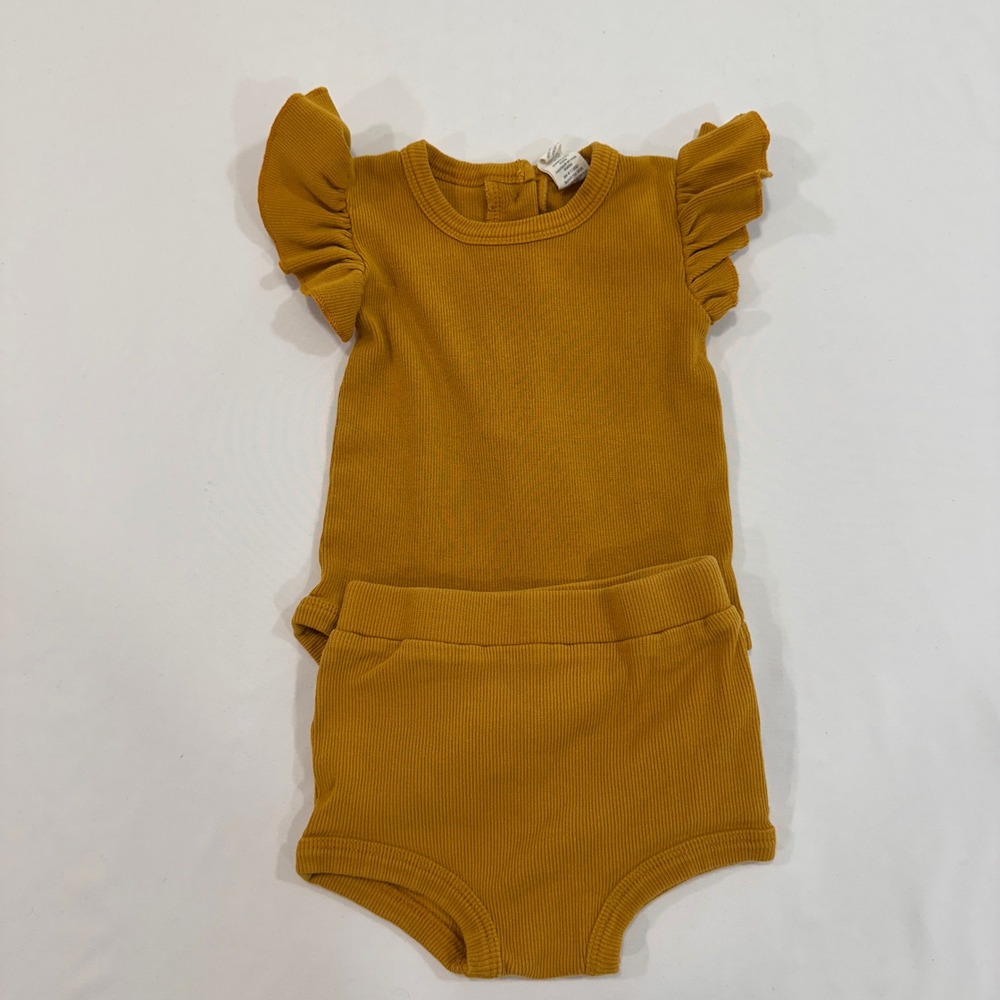 Kate Quinn Ribbed‎ Flutter Bodysuit & Bloomer Set baby